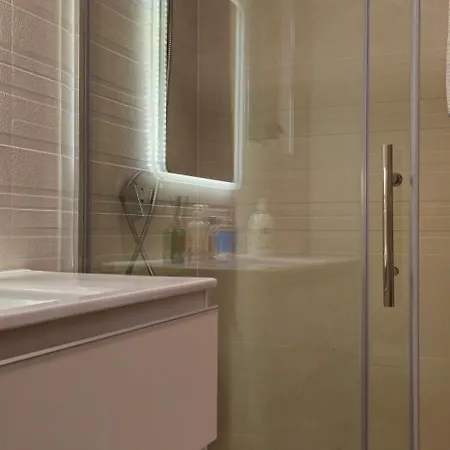 Villa 3 Floors On Promenade 4 Bedrooms 3 Bathrooms V1 *