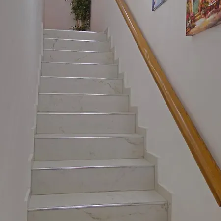 Villa 3 Floors On Promenade 4 Bedrooms 3 Bathrooms V1 *