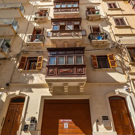 Villa 3 Floors On Promenade 4 Bedrooms 3 Bathrooms V1