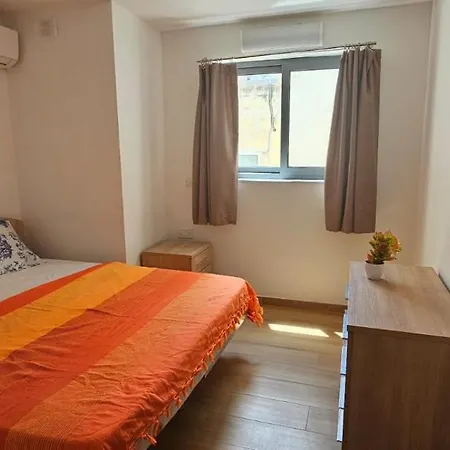 3 Floors On Promenade 4 Bedrooms 3 Bathrooms V1 Villa Sliema
