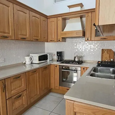 Villa 3 Floors On Promenade 4 Bedrooms 3 Bathrooms Vr *