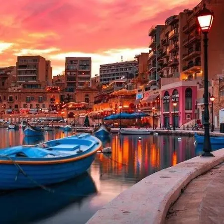 Villa 3 Floors On Promenade 4 Bedrooms 3 Bathrooms Vr *